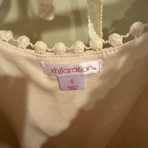 Xhiliaration Boho Floral Lace & Embroidered Cream Romper Size Small - Picture 3 of 4
